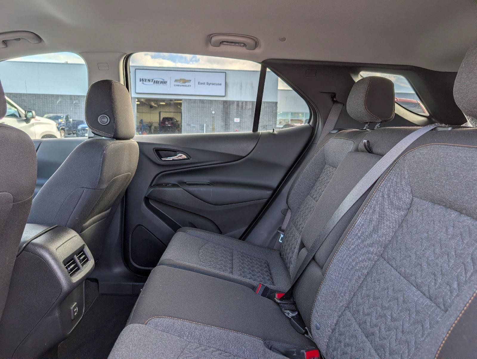 Used 2024 Chevrolet Equinox LT AWD/4WD image 9