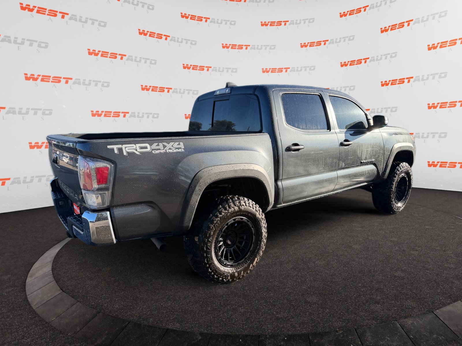 Used 2023 Toyota Tacoma TRD Off-Road AWD/4WD image 5