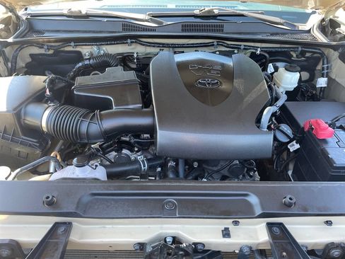 Used 2020 Toyota Tacoma Limited AWD/4WD image 25