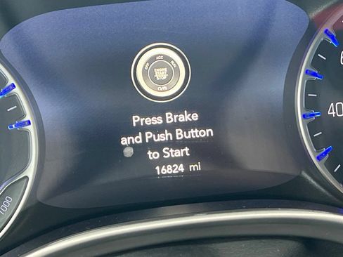 Used 2025 Chrysler Pacifica Select FWD image 18