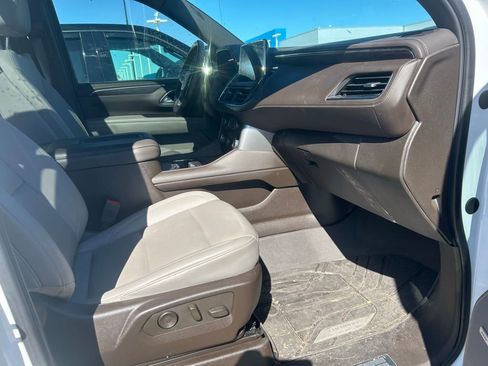 Used 2024 Chevrolet Tahoe Z71 w/ Luxury Package image 3