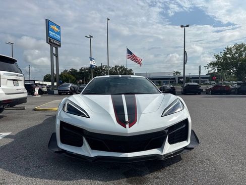 Used 2025 Chevrolet Corvette Z06 w/ Z07 Performance Package RWD image 2
