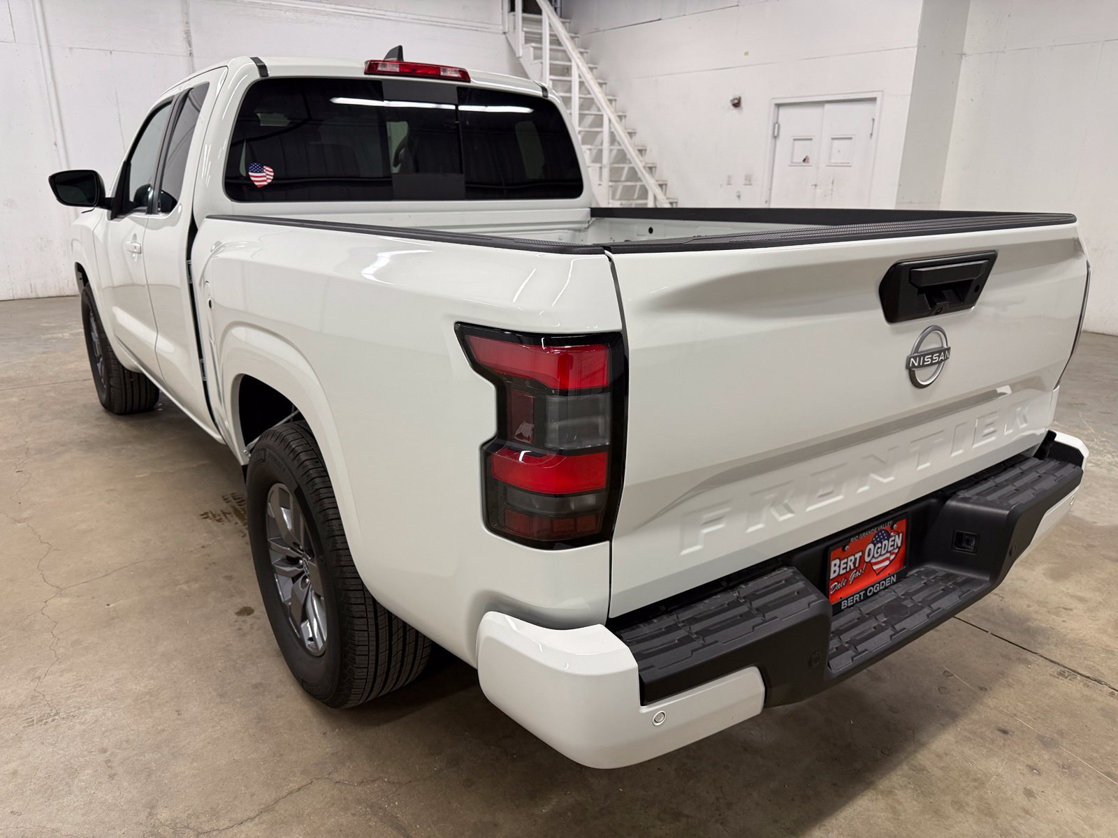 Used 2025 Nissan Frontier SV RWD image 8
