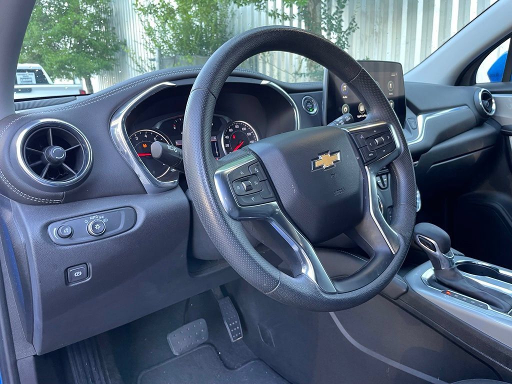 Used 2025 Chevrolet Blazer LT AWD/4WD image 10