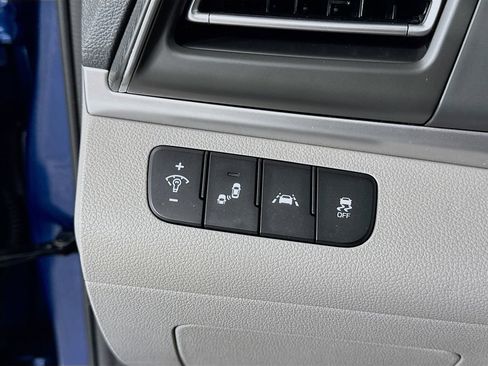 Used 2020 Hyundai Elantra Limited w/ Ultimate Package 03 image 15