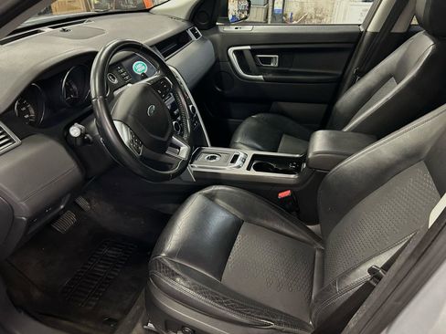 Used 2016 Land Rover Discovery Sport SE image 12