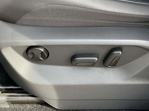 Used 2018 Volkswagen Tiguan SE w/ Panoramic Sunroof Package image 16