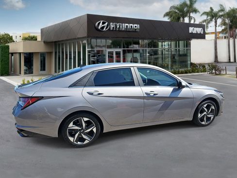 Used 2022 Hyundai Elantra Limited FWD image 2