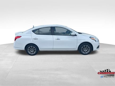 Used 2016 Nissan Versa SV image 7