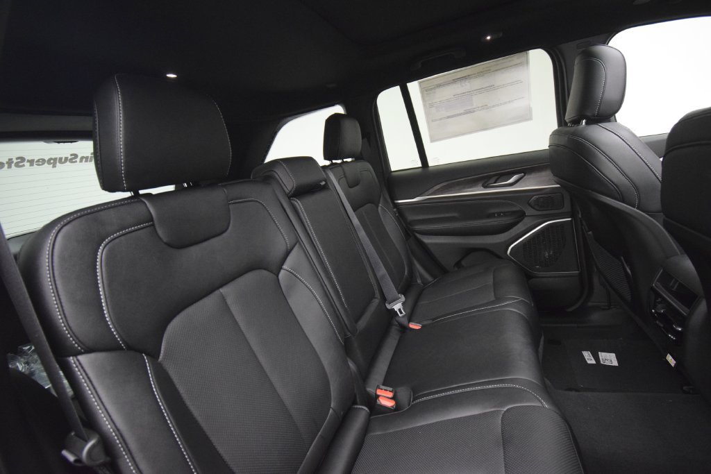 New 2027 Jeep Grand Cherokee Limited AWD/4WD image 20
