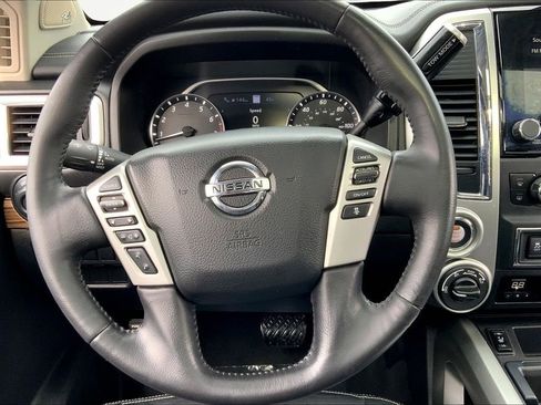 Used 2021 Nissan Titan SL w/ Moonroof Package image 8