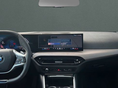 Used 2025 BMW 330i Sedan image 9