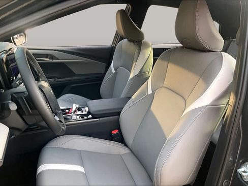 Used 2026 Toyota Camry SE w/ Convenience Package FWD image 8