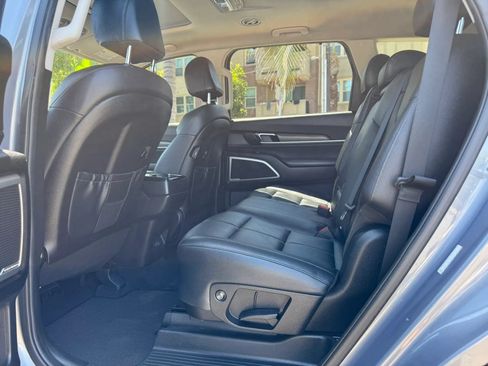 Used 2022 Kia Telluride EX w/ Towing Package AWD/4WD image 18