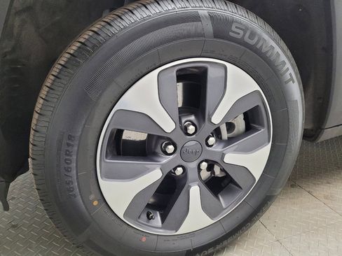 Used 2022 Jeep Grand Cherokee Limited 4xe w/ Luxury Tech Group II image 31