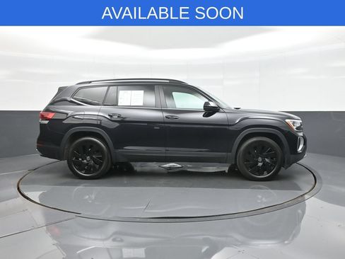 Used 2025 Volkswagen Atlas SE AWD/4WD image 8