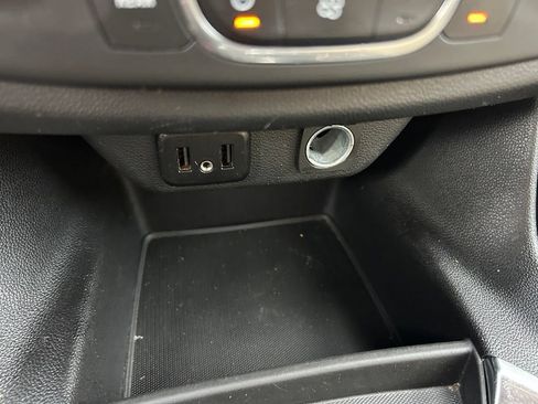 Used 2023 Chevrolet Traverse LS FWD image 31