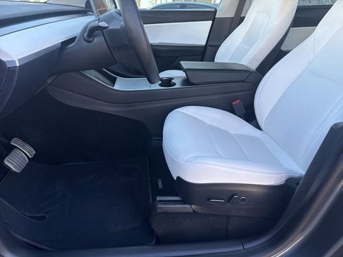 Used 2021 Tesla Model Y Long Range image 21