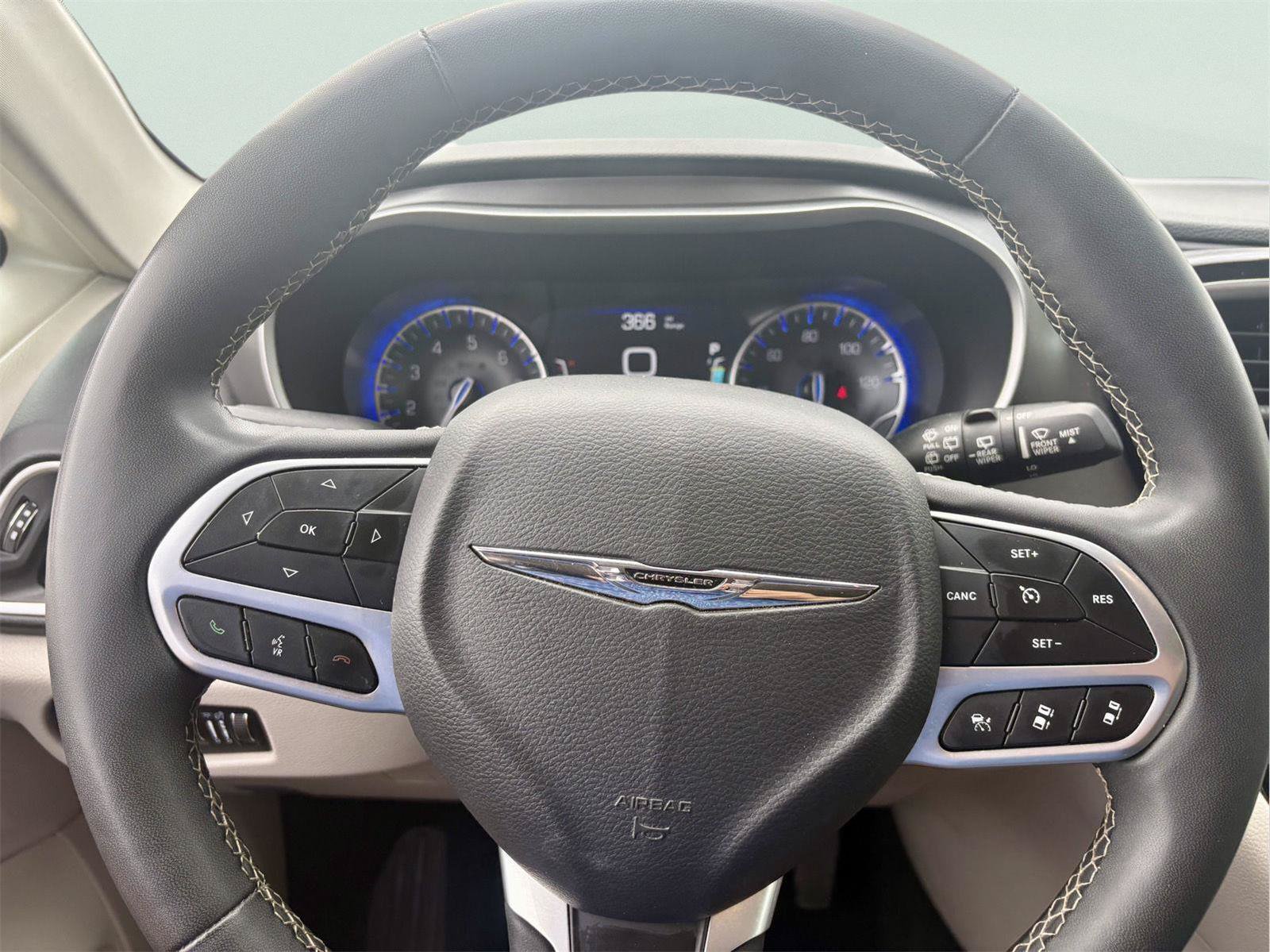 Used 2023 Chrysler Pacifica Touring-L FWD image 19