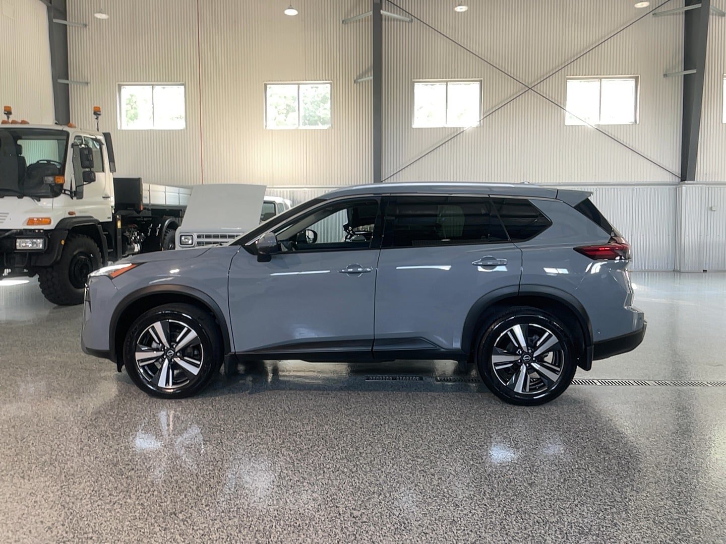 Used 2025 Nissan Rogue SL w/ SL Premium Package AWD/4WD image 4