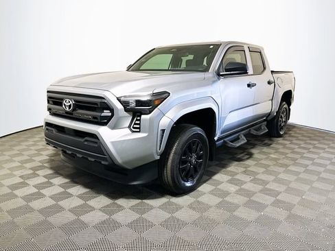 Used 2025 Toyota Tacoma SR image 4
