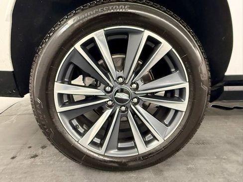 Used 2022 Cadillac Escalade ESV Sport Platinum w/ Heavy-Duty Trailer Package AWD/4WD image 11