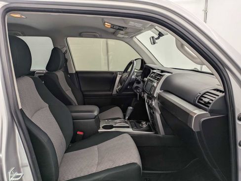 Used 2015 Toyota 4Runner SR5 AWD/4WD image 20