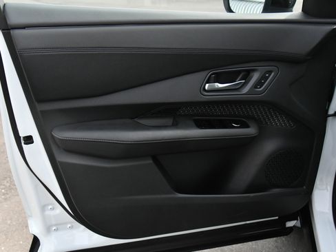 Used 2024 Nissan Ariya FWD image 13