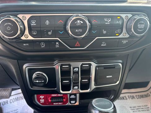Used 2022 Jeep Gladiator Rubicon w/ Cold Weather Group AWD/4WD image 26