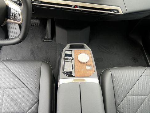Used 2025 BMW iX xDrive50 image 18