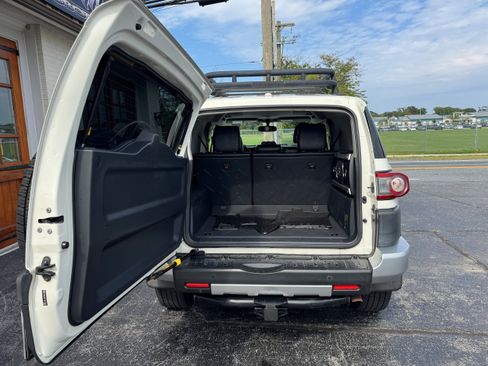 Used 2013 Toyota FJ Cruiser 4WD w/ Upgrade Pkg image 26