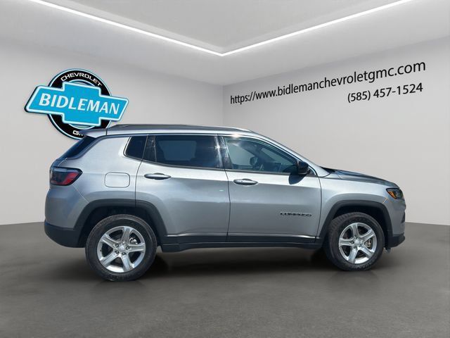 Used 2024 Jeep Compass Latitude AWD/4WD image 9