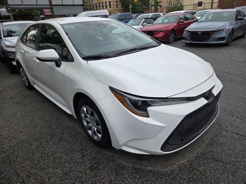 Used 2020 Toyota Corolla LE FWD image 1