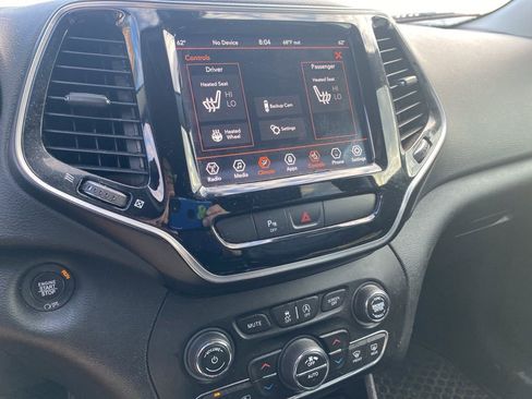 Used 2019 Jeep Cherokee Limited image 13