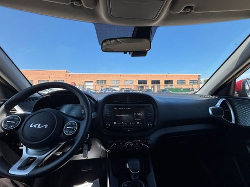 Used 2025 Kia Soul LX w/ LX Technology Package image 31