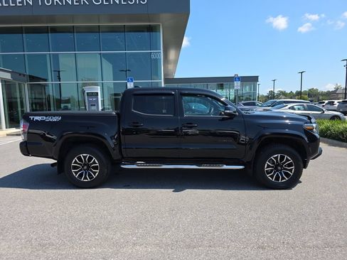 Used 2020 Toyota Tacoma TRD Sport w/ TRD Premium Sport Package AWD/4WD image 9