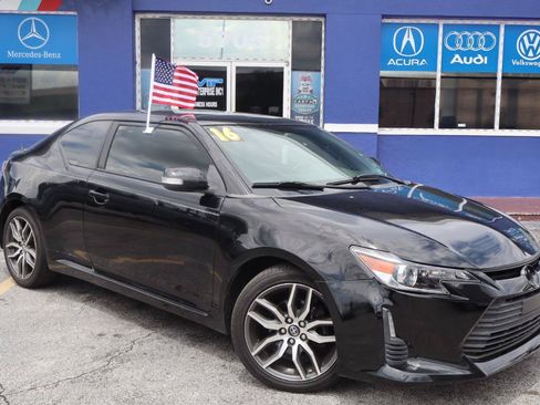 Used 2016 Scion tC FWD image 4