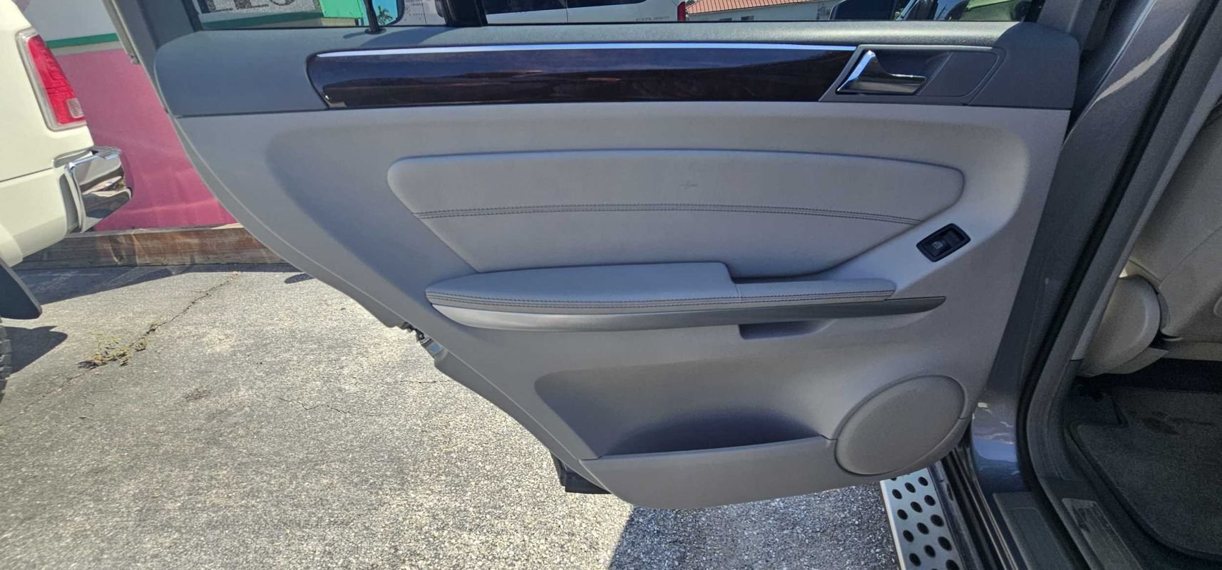 Used 2011 Mercedes-Benz GL 550 4MATIC image 20