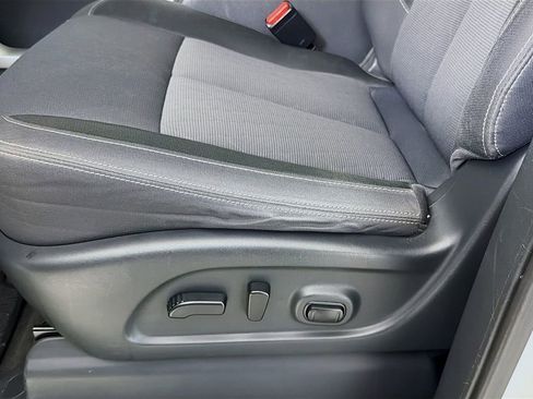 Used 2021 Nissan Titan SV w/ SV Convenience Package image 22