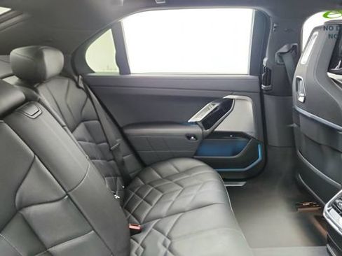 Used 2024 BMW 740i xDrive w/ Premium Package image 26