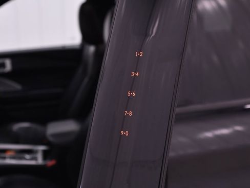 Certified 2020 Ford Explorer Platinum w/ Premium Technology Package image 46