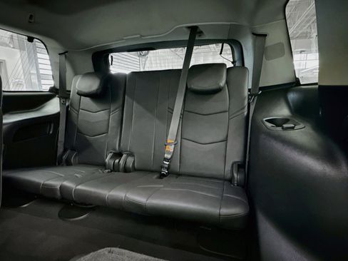 Used 2018 Cadillac Escalade Premium Luxury AWD/4WD image 31