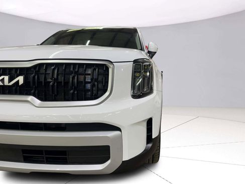Used 2023 Kia Telluride EX w/ EX Captain's Chair Package FWD image 12