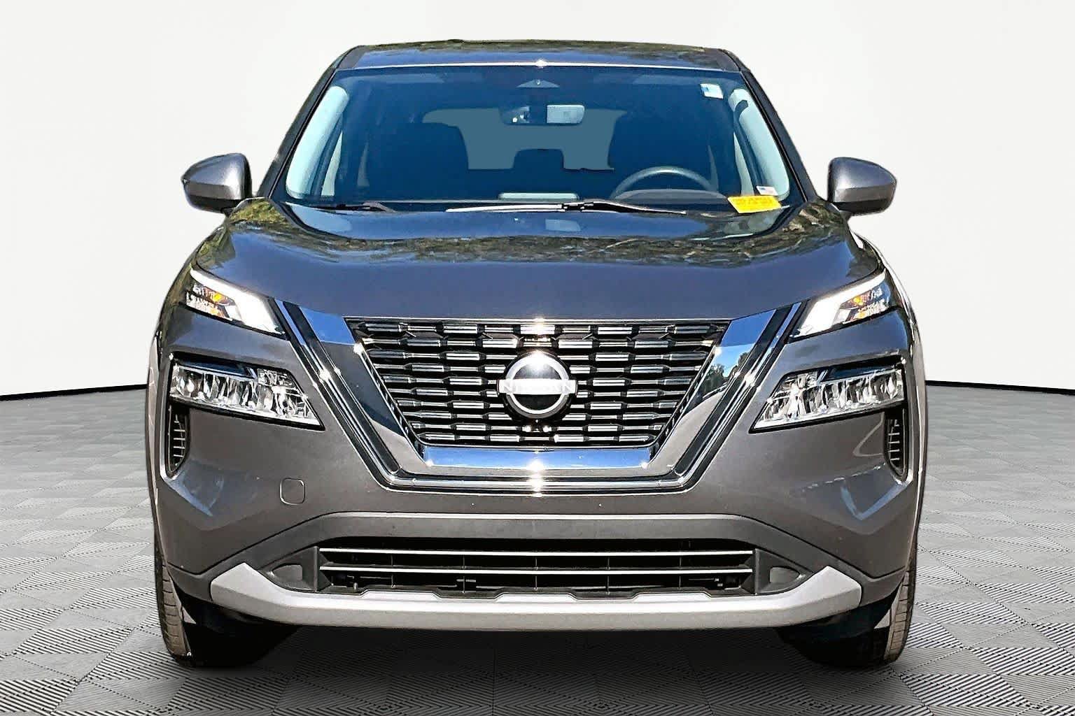 Used 2023 Nissan Rogue SV FWD image 4