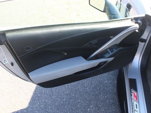 Used 2019 Chevrolet Corvette Z06 RWD image 12