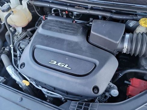 Used 2017 Chrysler Pacifica Touring-L Plus image 31