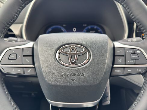 New 2026 Toyota Highlander Limited AWD/4WD image 17