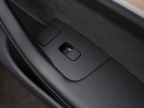 Used 2023 Tesla Model Y Long Range image 35