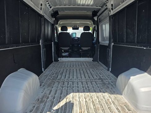 Used 2025 RAM ProMaster 2500 w/ Convenience Group FWD image 17