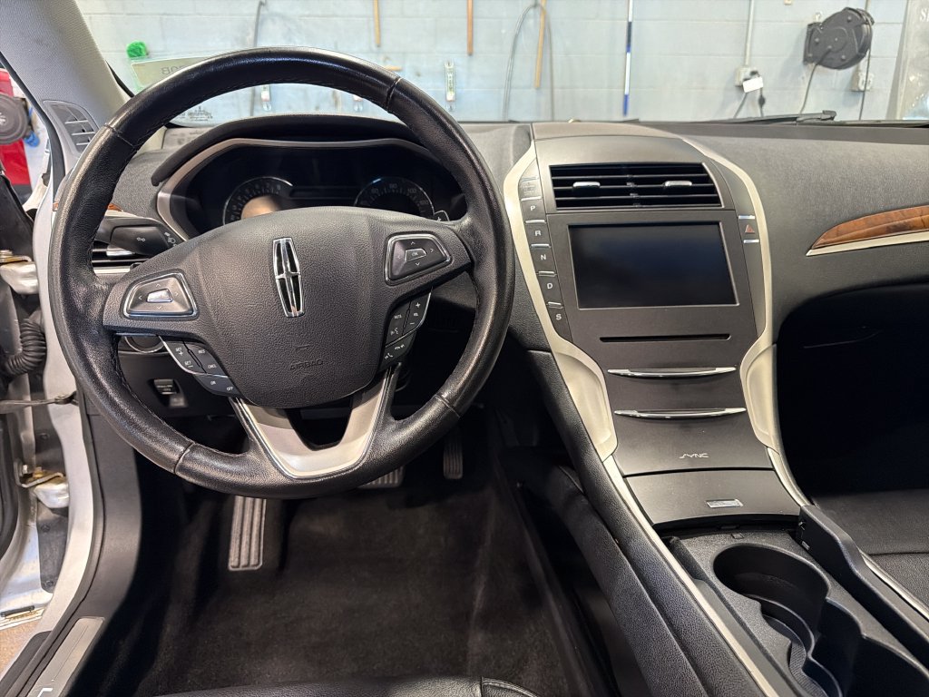 Used 2016 Lincoln MKZ FWD image 5
